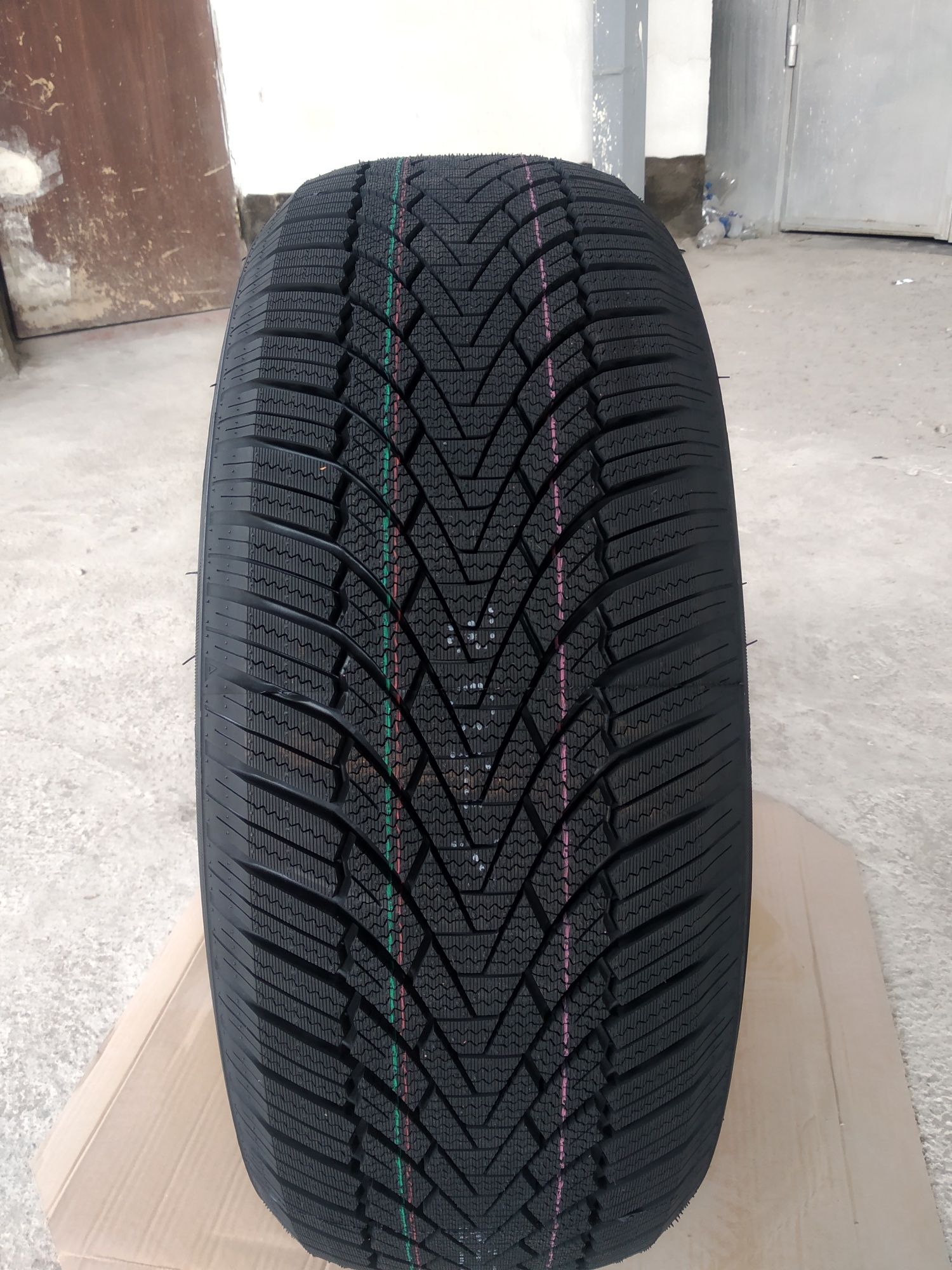 Зимние автошины 215/55R17