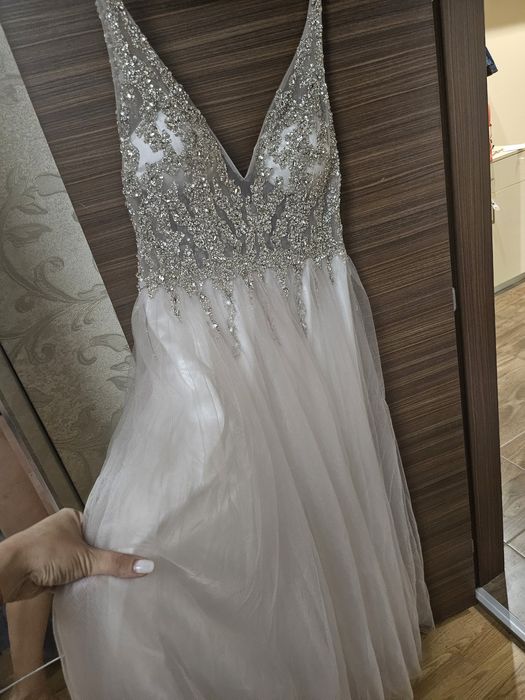 Абитюренска, булчинска официална, нова за всеки повод прекрасна рокля