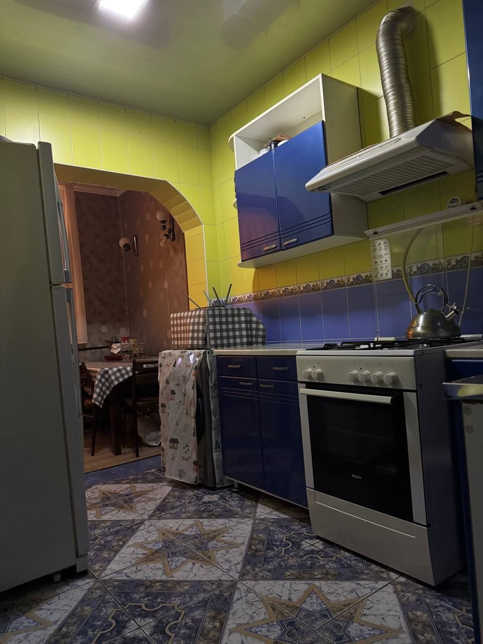 Продаётся 3х- комн квартира. Сергели 2. 3/1/5 балкон 2*6.