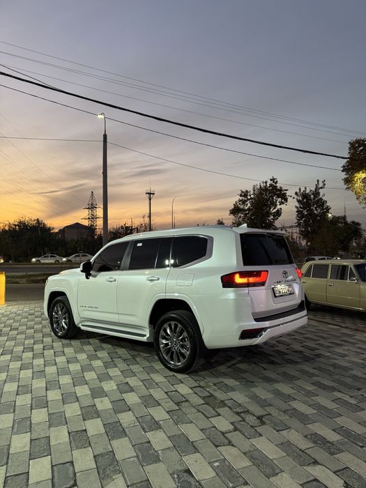 Toyota Land Cruiser 300 Full