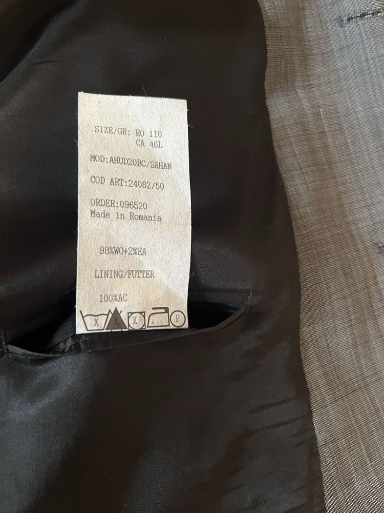 Se vinde costum barbatesc