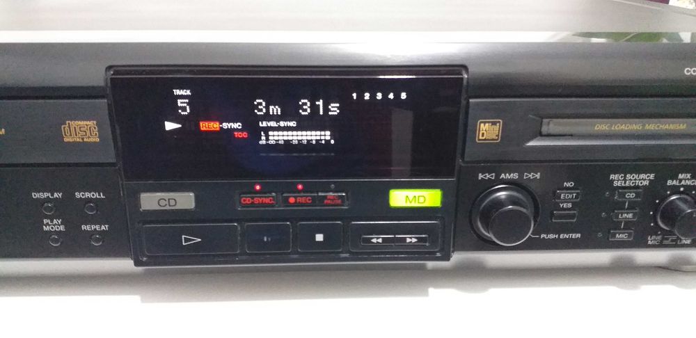 Minidisc CD SONY MXD-D1 cu telecomanda