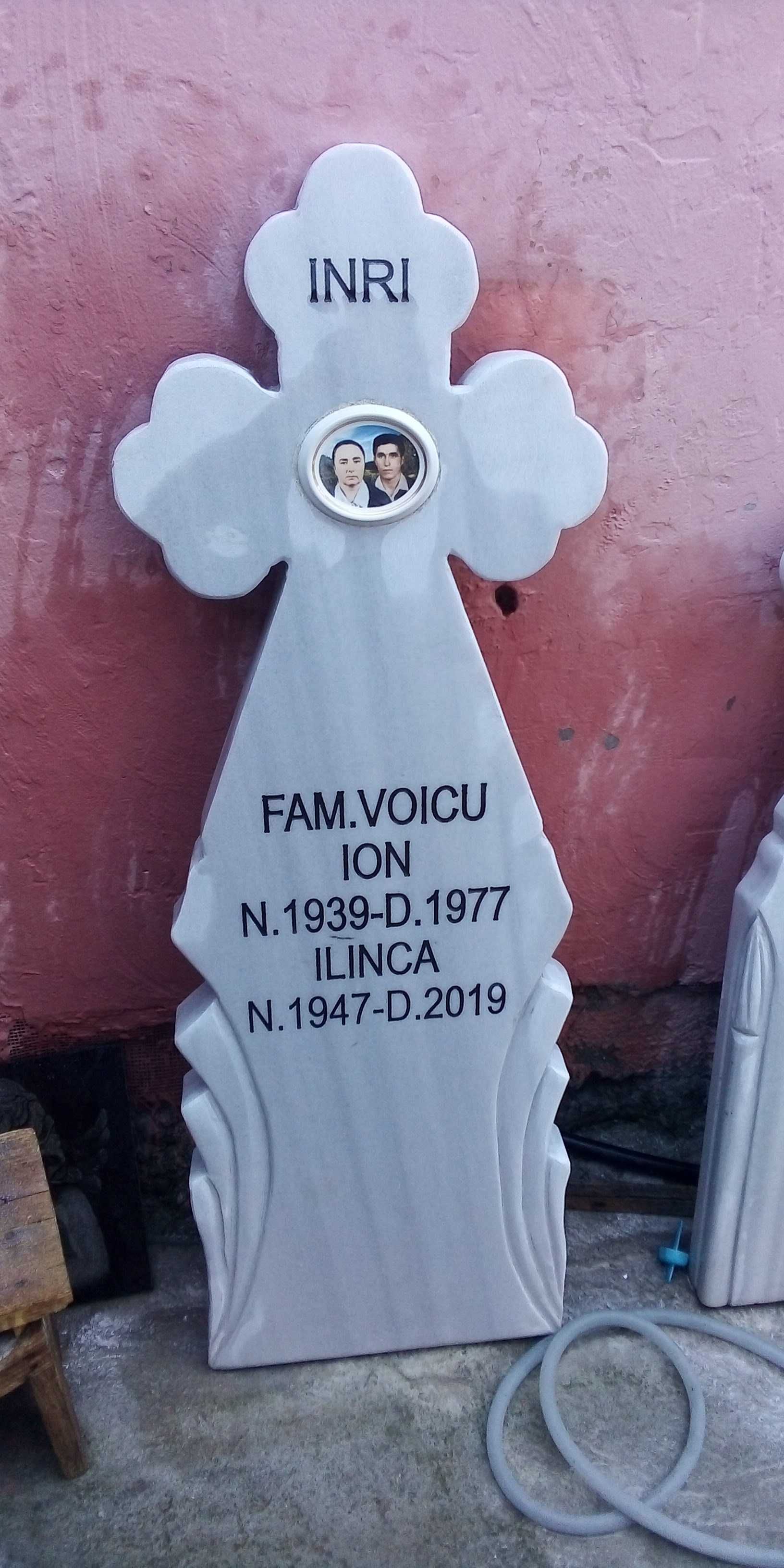 Felinare marmură si monumente funerare ieftine