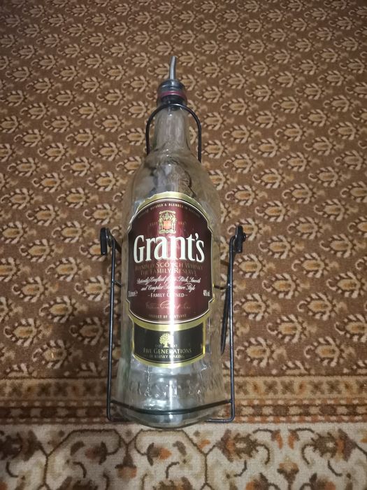 Suport și sticla Whisky