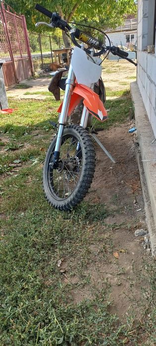 Vând cross de 125