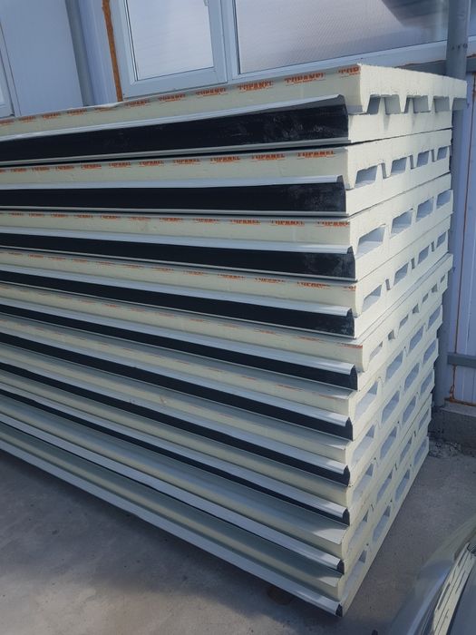 Vand Panouri Sandwich Perete si Acoperis