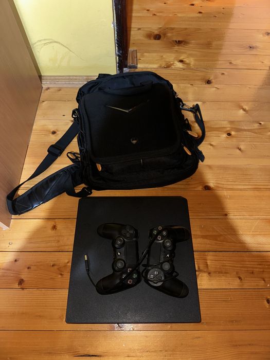 PS4 Pro  + 2 manete