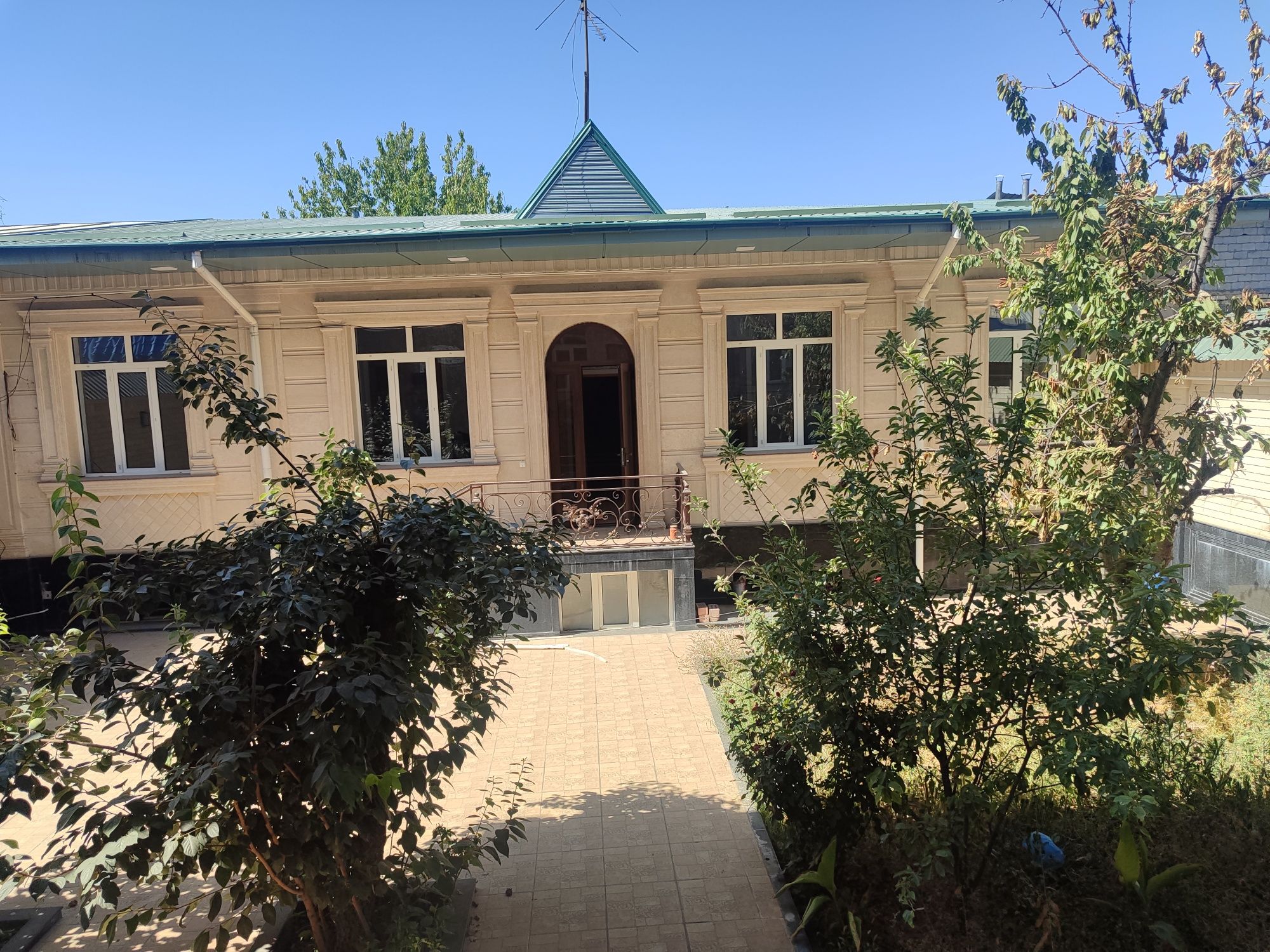 Продаётся готовый дом по стоимости земли  в яккасарайском р-н 4,8  сот