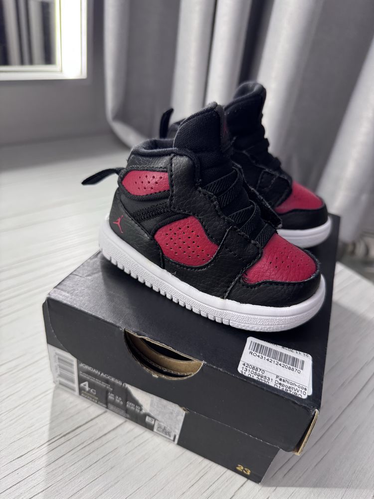 Бебешки обувки Nike Jordan 19,5 номер