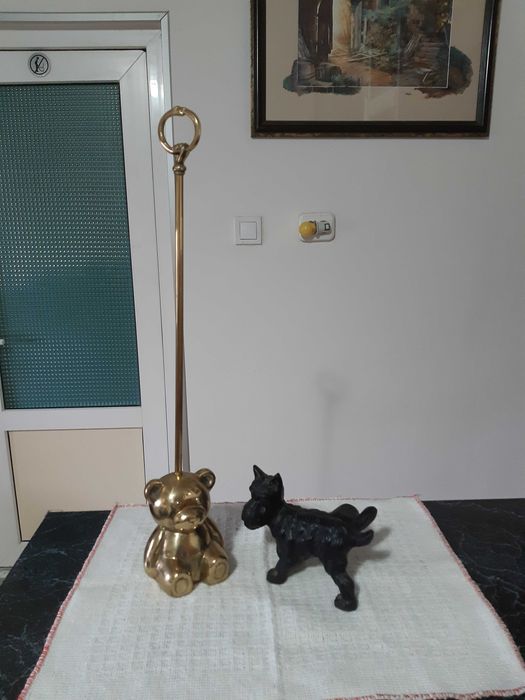 Opritoare usa de colectie, caine din fonta si urs din bronz cu maner