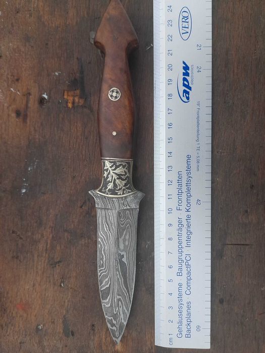 Ножове дамаска стомана