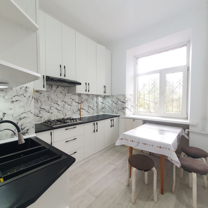 Срочно продам 4х квартиру на 2/3 этаже по ул.Айтике би.
