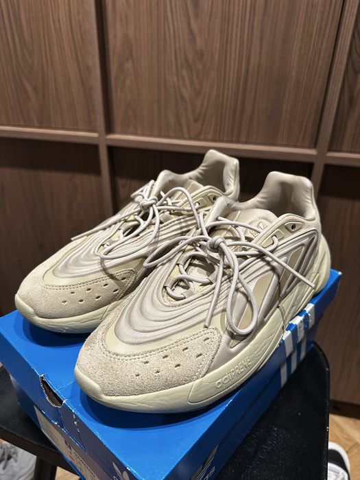Adidas Ozelia 42 2/3 bej