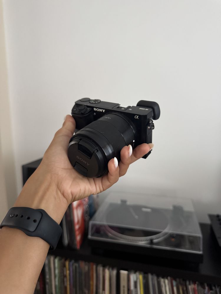Sony a6000 с два обектива e-mount - 1.8/50mm и 2.8/20mm