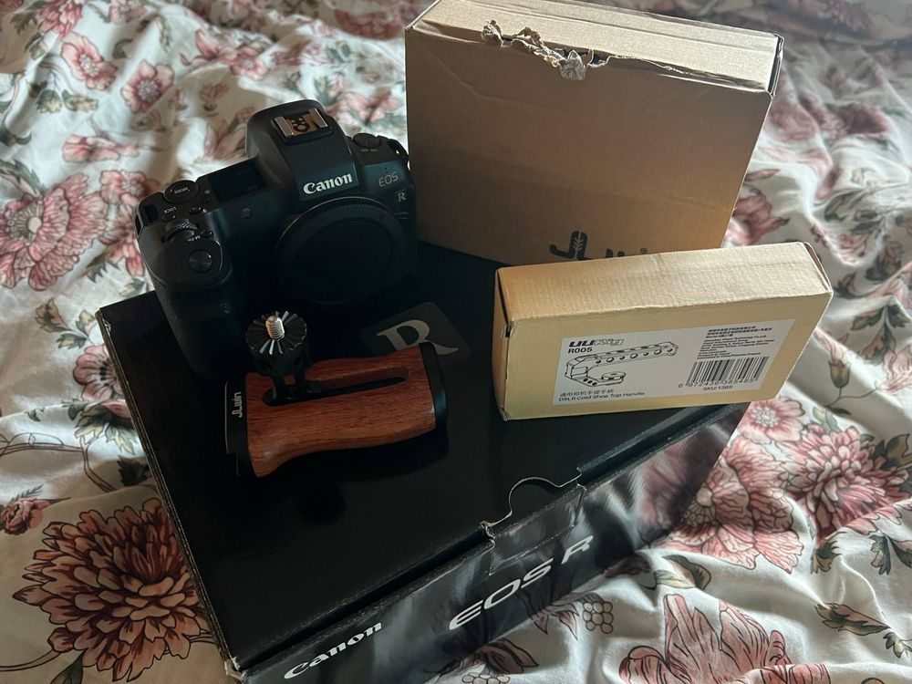 Canon EOS R + 2 батерии +ново зарядно+ rig+handle (комплект)