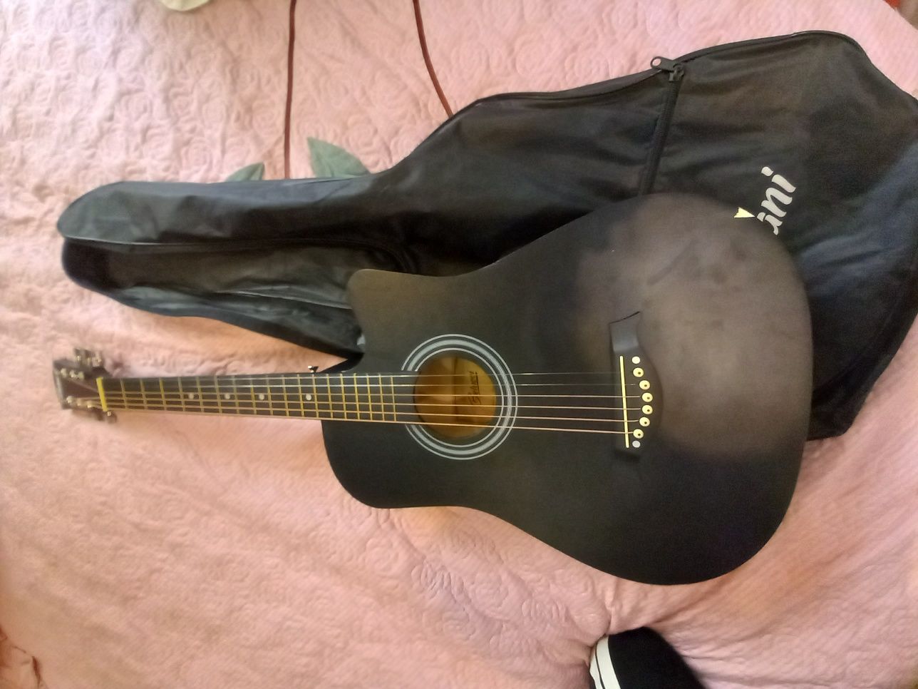 Gitara Belucci akustik