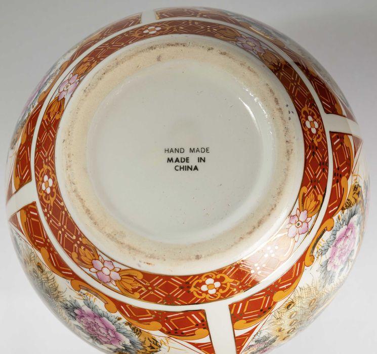 Vaza Chinezeasca Lucrata Manual din Ceramica Emailata cu Pauni