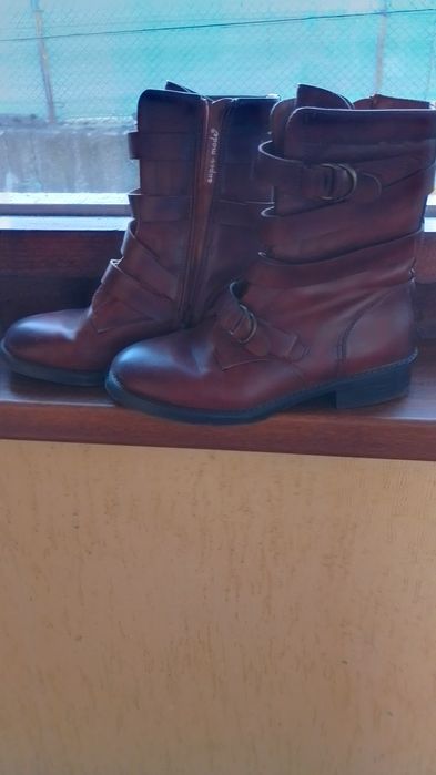 Здравейте продавам,почти нови боти .Естествена кожа .