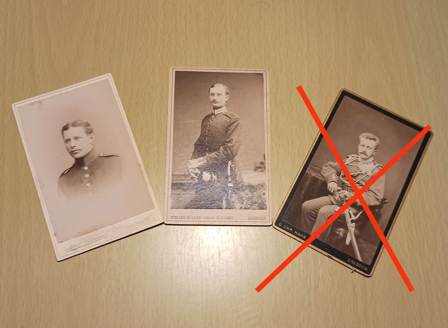 Vând fotografii  cartonate cdv format 10,5*6,5 ,anii 1887-1889
