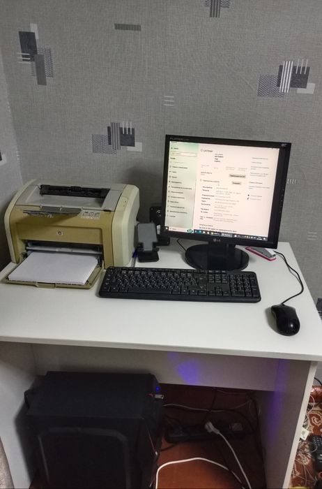 Компьютер, монитор, принтер, стол