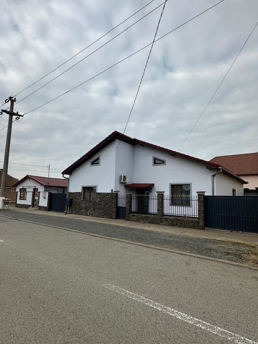 Vand casa in cartierul bujac + afacere la cheie