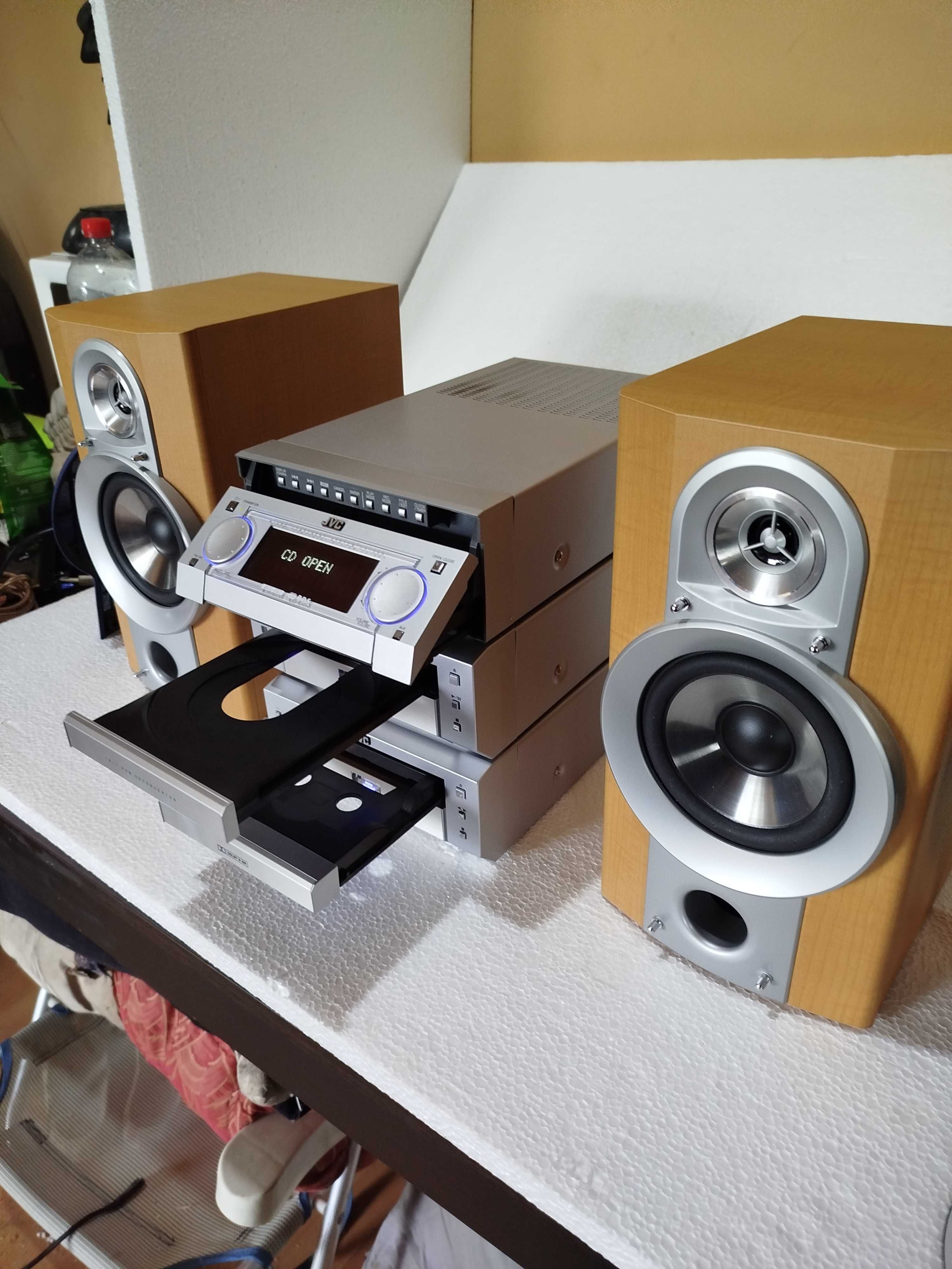 Superb mini HiFi Turn JVC Model: UX-G6R. Impecabil! Made in JAPAN.