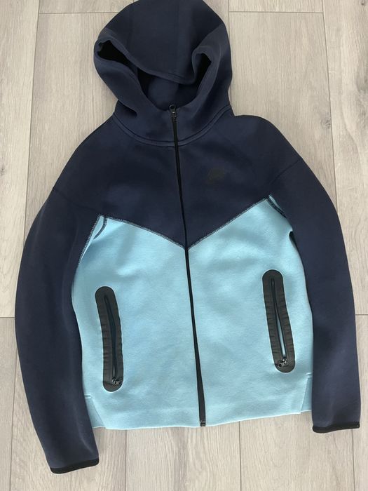 Nike Tech de vanzare