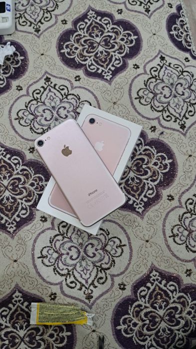 продаю IPhone 7 gold pink
