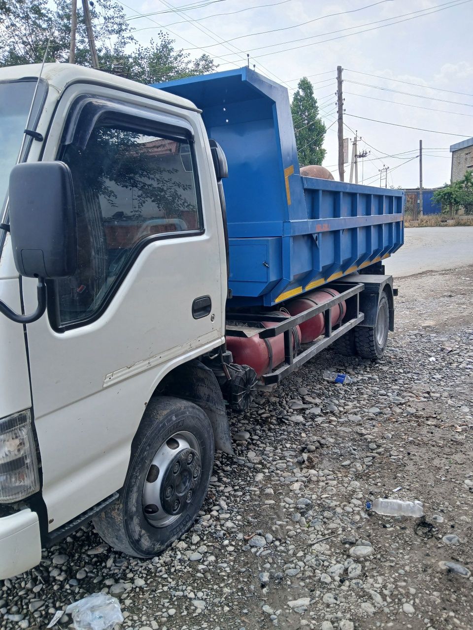 Isuzu sotiladi. 2010