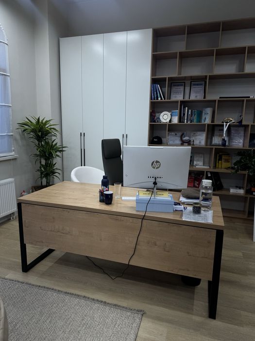 Стол офисный в отличном состоянии