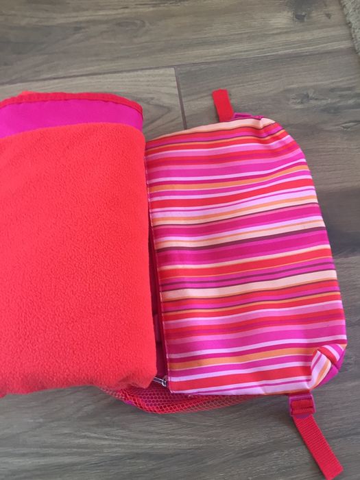 Постелка за плаж с чанта за лични вещи