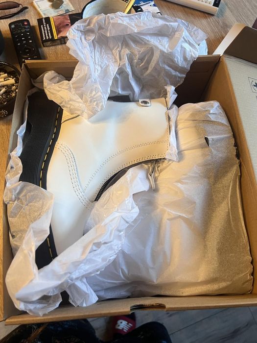 Чисто нов Dr.martens JETTA 38номер,цвят бял