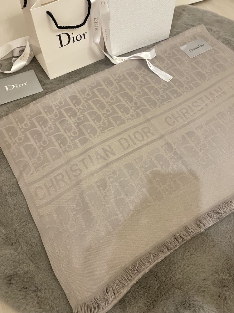 Esefa Christian Dior bej