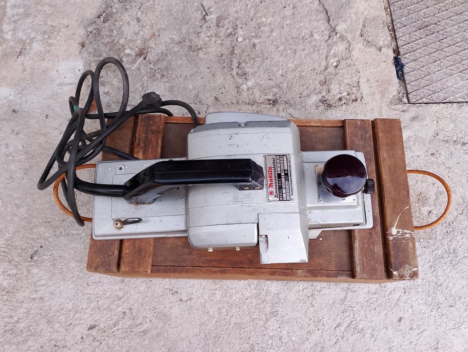 Професионално електрическо ренде Makita 1805- 1140вата