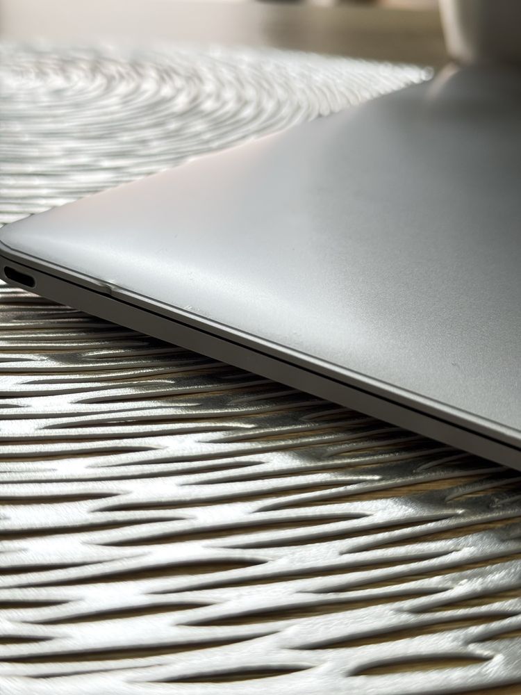 Macbook 2017 Sotiladi
