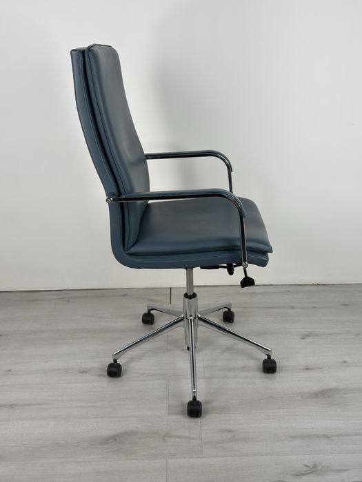 Директорски офис стол от естествена кожа сив, хромирана стомана