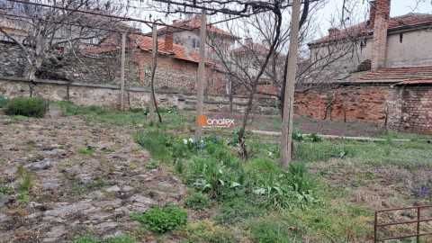 Продават се: Две къщи с двор 493 кв.м в гр.Карлово