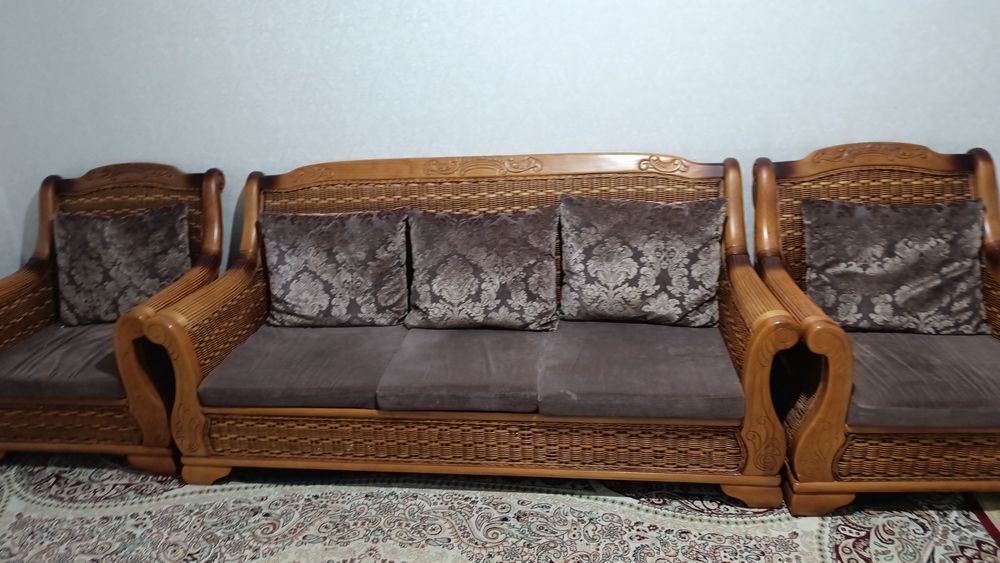 Продам диван и стол