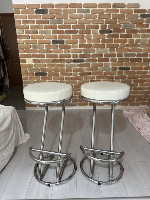 Vand 2 scaune de bar