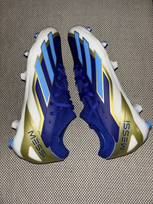 Нови футболни обувки Adidas X