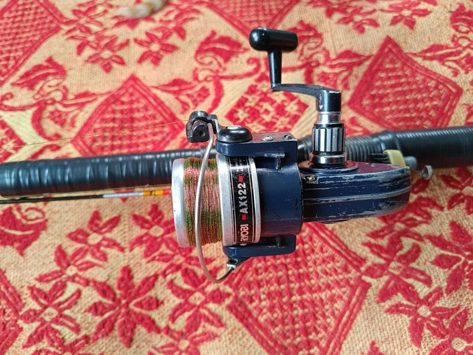 Продавам Рибарски въдици и Макари