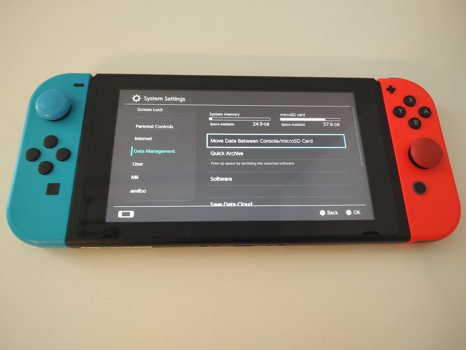 Nintendo switch + cutie de transport și card microSD de 256gb