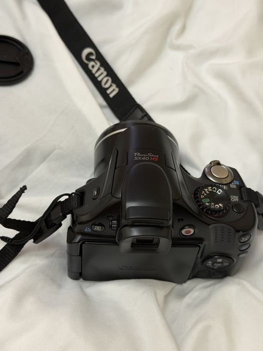 Продается профессиональный фотоаппарат Canon sx40hs