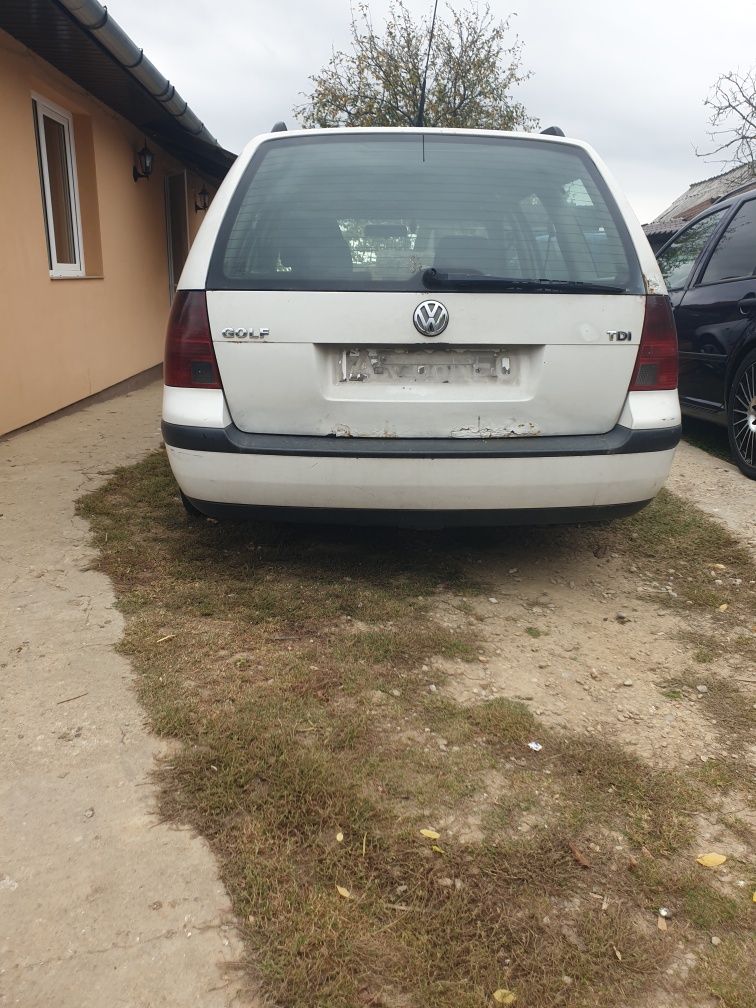 Dezmembrez doua golfuri 4 1.9 tdi