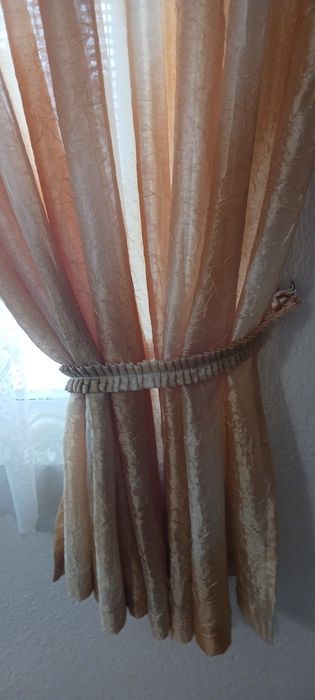 Завеси за прозорец