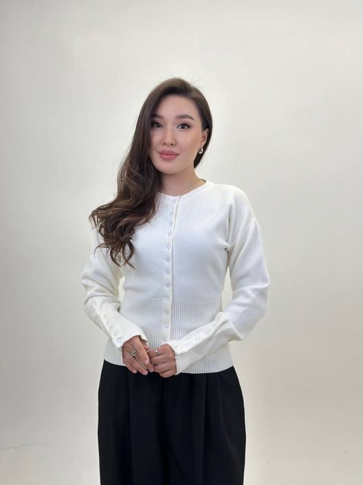 Кофты с заклепками