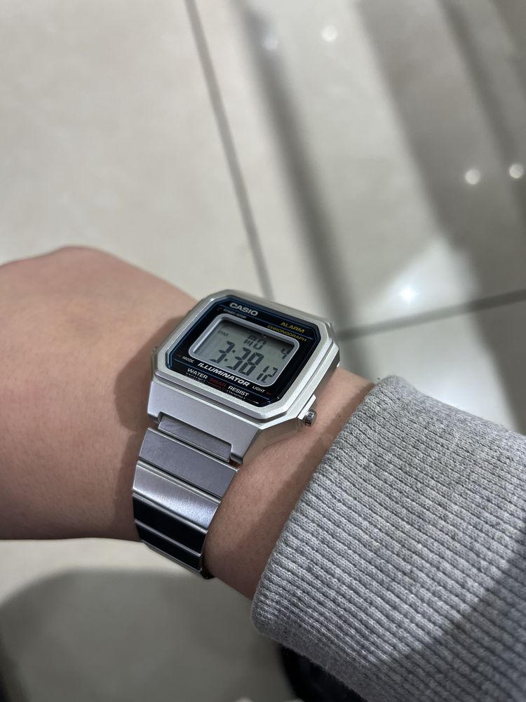 Продам часы casio