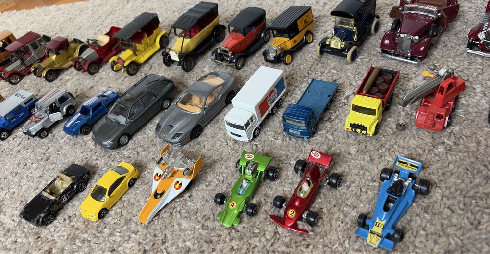 Лот от 35 метални колички matchbox majorette и др.
