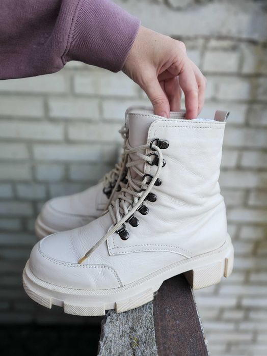 Продавам кожени обувки в добро състояние