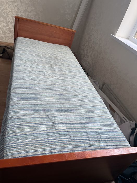 Кровать сатылады жагдайы жаксы.2/90. Асты ашылады.